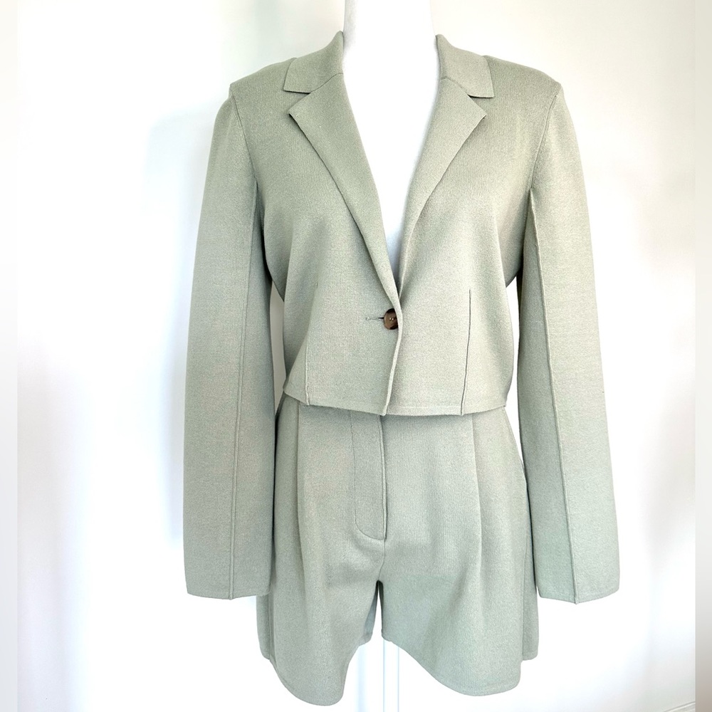 NWT DH New York Olive Green knit 2 Pcs Set Blazer & Walking Shorts.